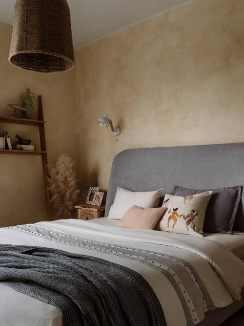 Интерьер этой квартиры - пример гармоничного слияния современного дизайна с этническими акцентами. 04