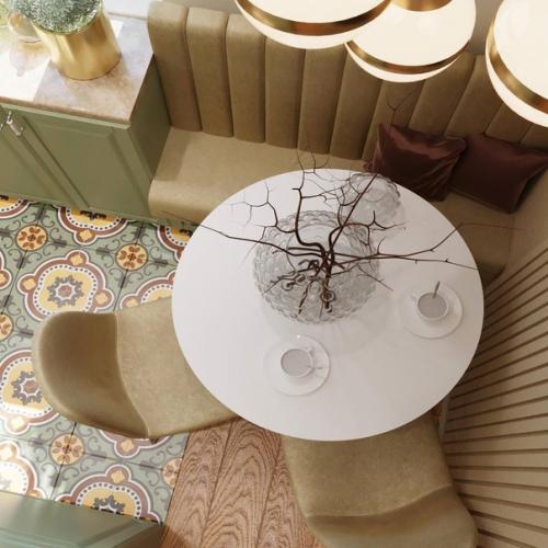 Интерьер кухни с гарнитурами разных оттенков верхнего и нижнего модулей шкафов. 02