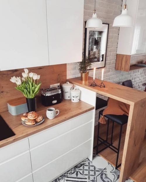 Нам с мужем очень нравится сочетание белого и дерева.  