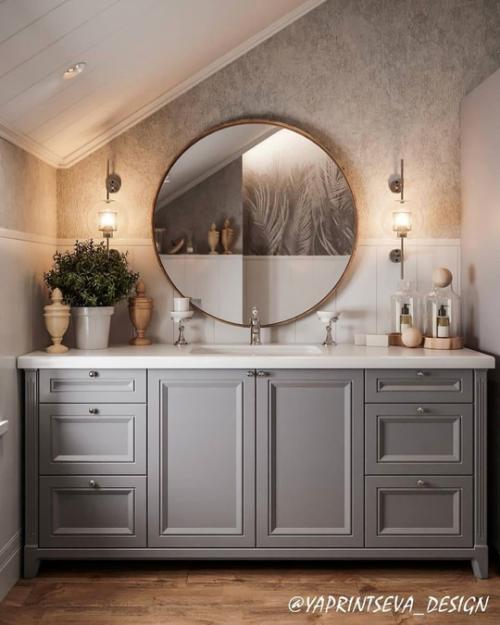 Элегантная ванная комната в мансарде.