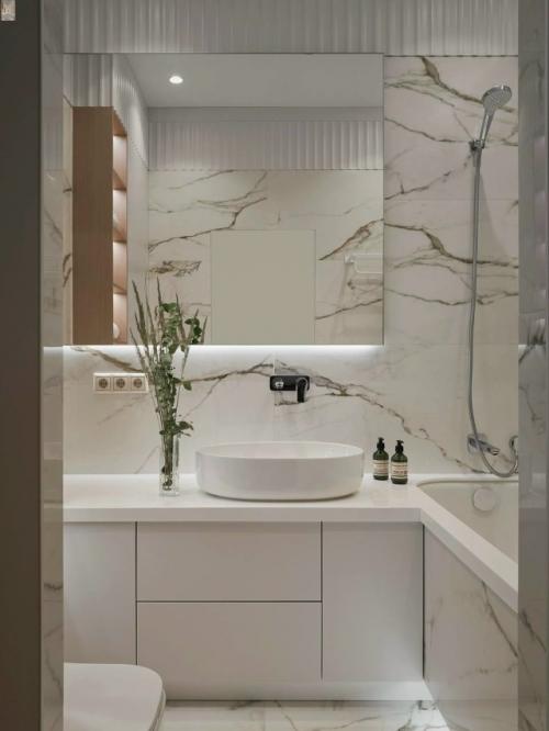 Эта квартира создана как инвестиционный проект, поэтому при её оформлении дизайнер ориентировался на универсальность и актуальность. 08