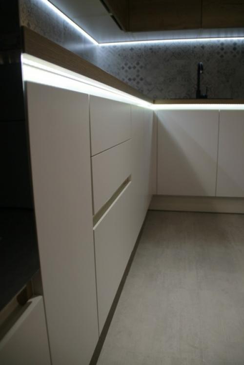 Уже почти доделали нашу кухню. 07