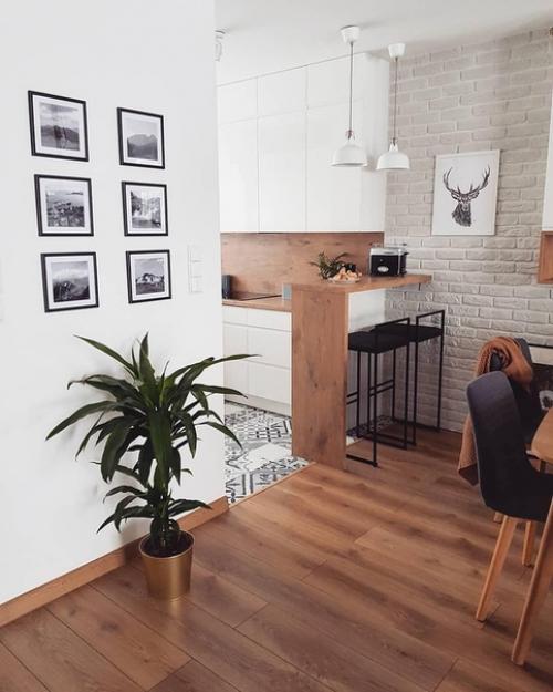 Нам с мужем очень нравится сочетание белого и дерева. 03