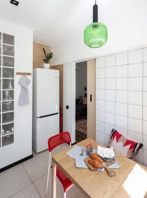 Как показывает опыт дизайнеров, советские типовые квартиры не хуже других годятся, чтобы при помощи интерьера впечатлять жильцов и гостей. 01