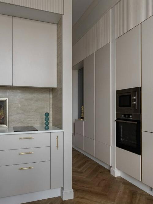 Интерьер задумывался как место отдыха и уюта, где современный комфорт деликатно переплетается с настроением старой усадьбы. 02