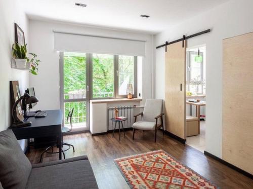 Как показывает опыт дизайнеров, советские типовые квартиры не хуже других годятся, чтобы при помощи интерьера впечатлять жильцов и гостей. 03