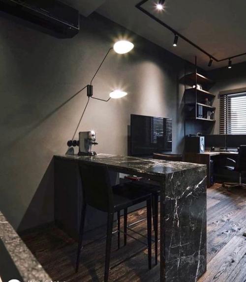 Квартира холостяка.  И подобный Тёмный интерьер может выглядеть брутально. 04