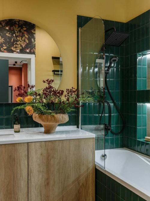 Эта квартира - пример того, как можно вдохнуть жизнь даже в самые запущенные интерьеры. 05