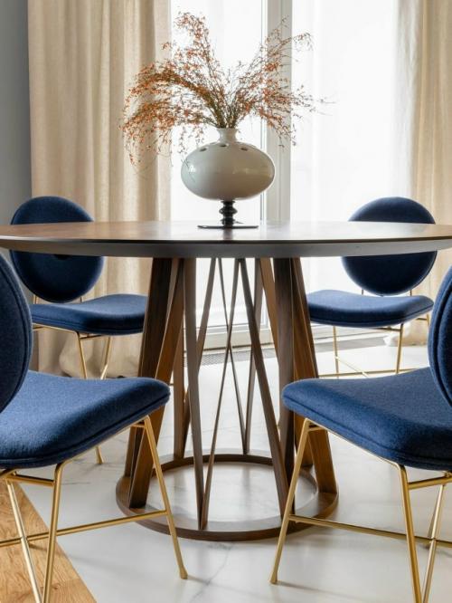 Хозяева этого пространства - настоящие поклонники солнца, моря и лёгкости южного настроения. 07