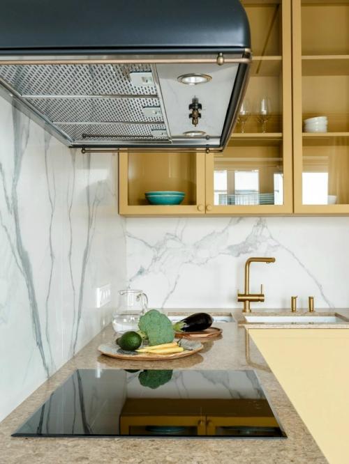 Хозяева этого пространства - настоящие поклонники солнца, моря и лёгкости южного настроения. 08