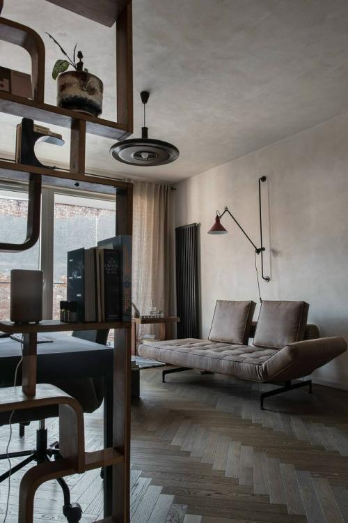 Интерьер этой квартиры словно продолжает историю дома, в котором она находится. 04