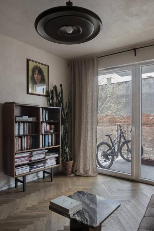 Интерьер этой квартиры словно продолжает историю дома, в котором она находится. 05