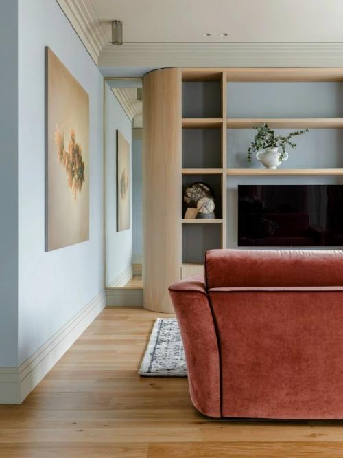 Хозяева этого пространства - настоящие поклонники солнца, моря и лёгкости южного настроения. 05