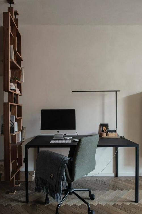 Интерьер этой квартиры словно продолжает историю дома, в котором она находится. 03