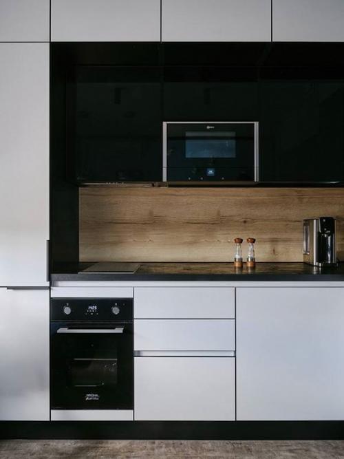 Квартира с яркими акцентами в виде мебели, декора. 04