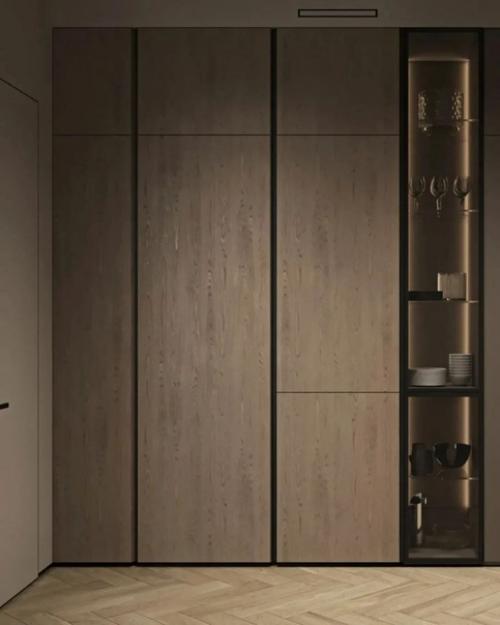 Кухня и коридор, оформленные в одном стиле. 09