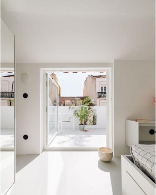 Минималистичный дизайн с безупречным вниманием к деталям при ограниченном пространстве и бюджете. 07