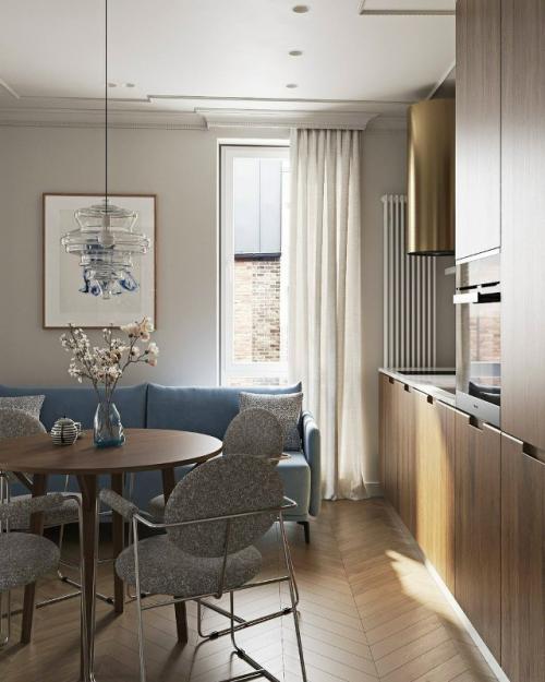 Однушка со сложной планировкой превратилась в по-настоящему элегантное пространство, где каждый метр работает на комфорт и красоту. 04