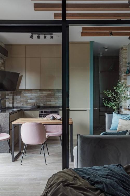 Дизайнер смогла раскрыть потенциал небольшой площади и вдохновиться преимуществами расположения дома. 06