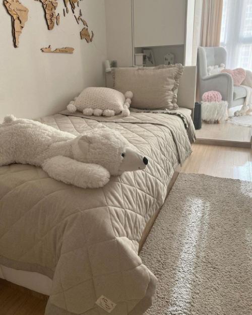 Детская комната в светлых оттенках, для девочки - подростка.