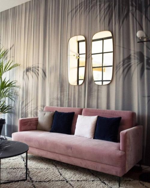 Эффект иллюзии.  На самом деле это такие обои, а не шторы.