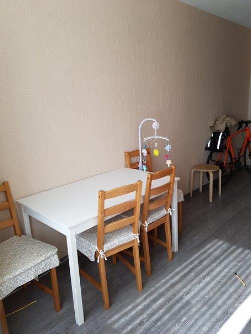 Супер маленькая кухня, снесли стену с дверным проемом, чтобы расширить пространство. 02