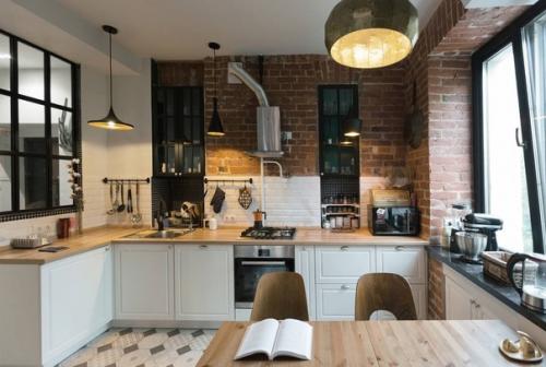 Как с помощью стеклянных перегородок и зеркал можно визуально расширить пространство и добавить естественного освещения. 01