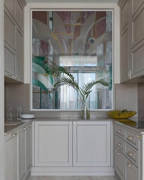 Интересное дизайнерское решение: двусторонний витраж в коридоре и кухне. 04
