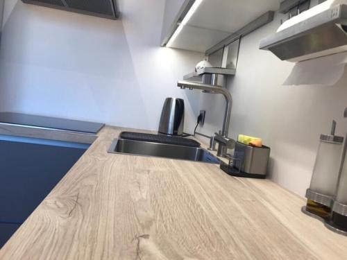 Мы просим сильно не критиковать. 06