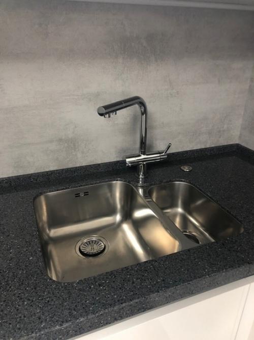 Я из тех людей, которые всегда думают, что кухню нужно побольше и шкафчиков побольше. 09