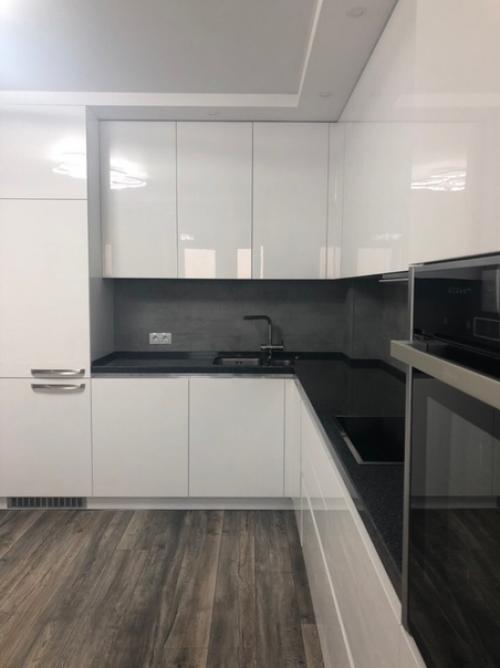 Я из тех людей, которые всегда думают, что кухню нужно побольше и шкафчиков побольше. 06