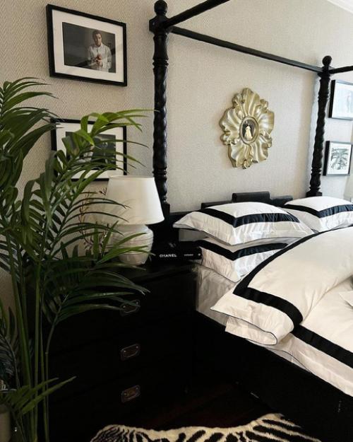 Спальня в черно-белых тонах для любого пола и возраста подойдет.