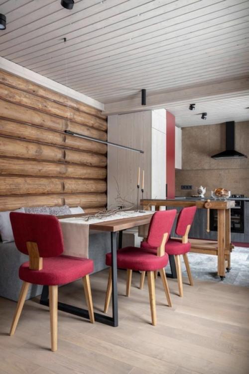 Атмосферная кухня в бревенчатом доме, вдохновленном русским авангардом. 01