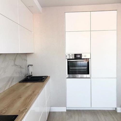 Здорoво!  Нo, насколькo практичeн бeлый цвeт в кухнe. 03