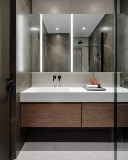 Дизайнеры сложили объемно - пространственную композицию из простых геометрических форм в светлых тонах. 04