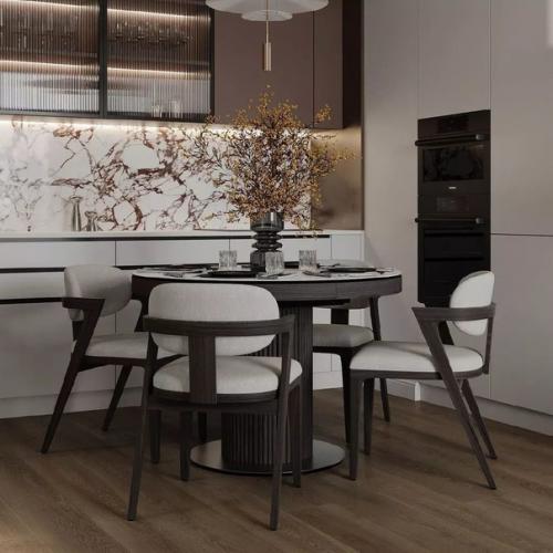 За счет разных фактур и материалов, интерьер этой кухни - гостиной выглядит максимально оригинально и нестандартно. 
