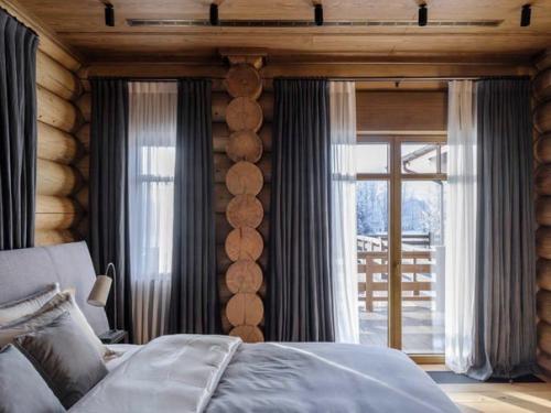 Интерьер бревенчатого дома с акцентом на природные фактуры. 05