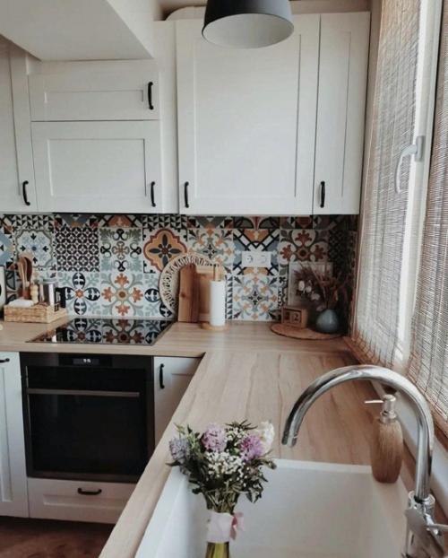 Скандинавская кухня с акцентным фартуком. 02