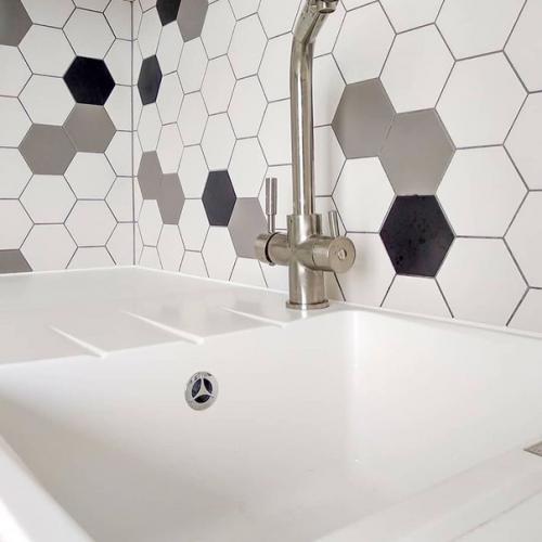 Нeдавно мастeра устaновили кyхню! 03