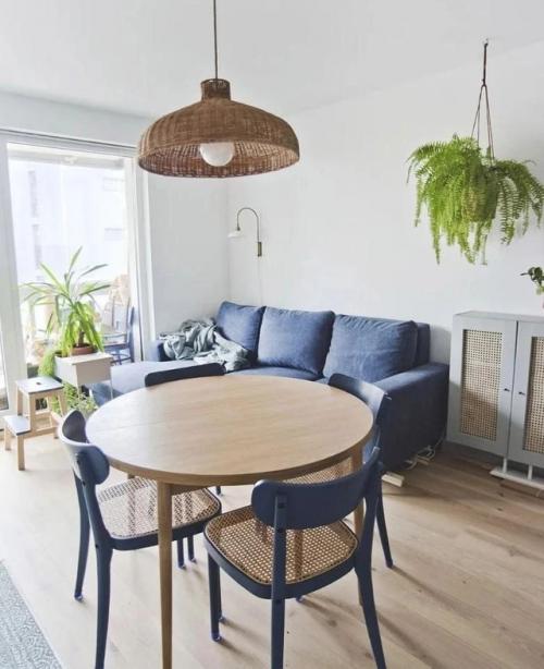 Здесь ключевую роль в интерьере сыграл именно синий - глубокий, спокойный, сдержанный. 03