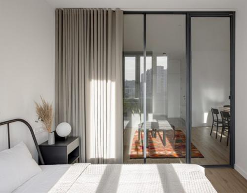 По-скандинавски тёплая, лаконичная и функциональная квартира - студия. 06