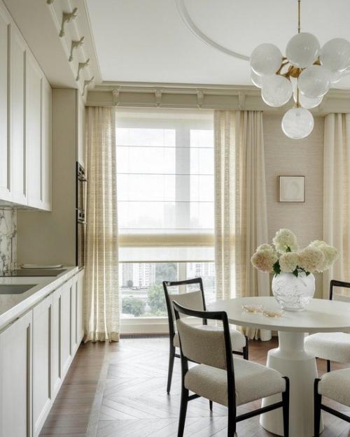 Интерьер глубоко индивидуален и наполнен искусством и акцентными винтажными предметами, которые отражают характеры своих владельцев. 03