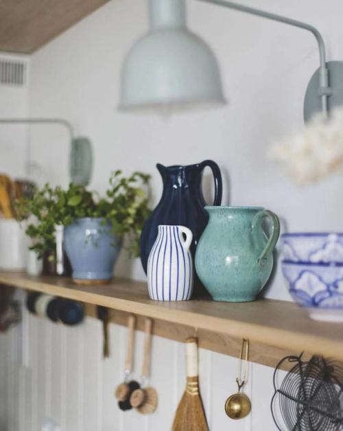 Здесь ключевую роль в интерьере сыграл именно синий - глубокий, спокойный, сдержанный. 06