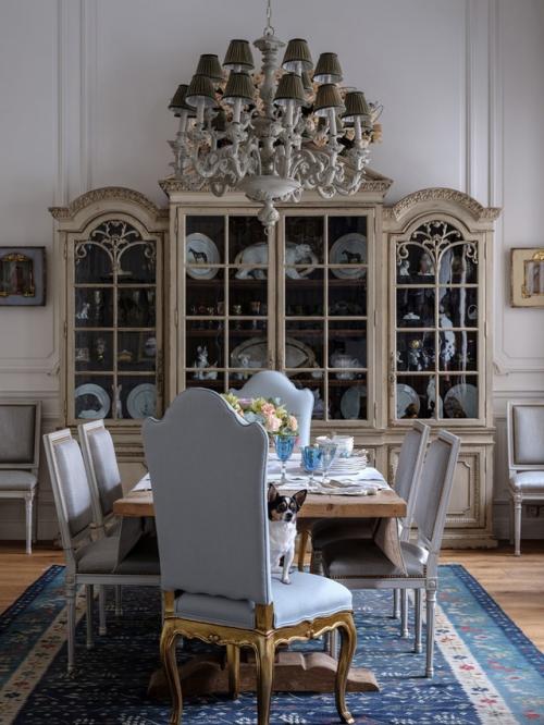 Этот интерьер - не просто красиво оформленное пространство, а ответственное продолжение истории. 05