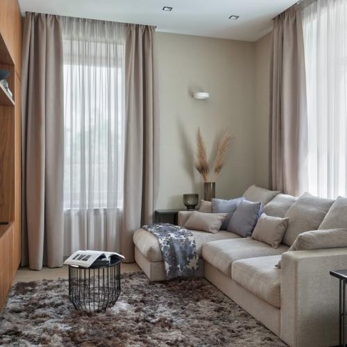 Этот дом словно вдохновлён морем: лаконичный, светлый, функциональный - и в то же время уютный. 03