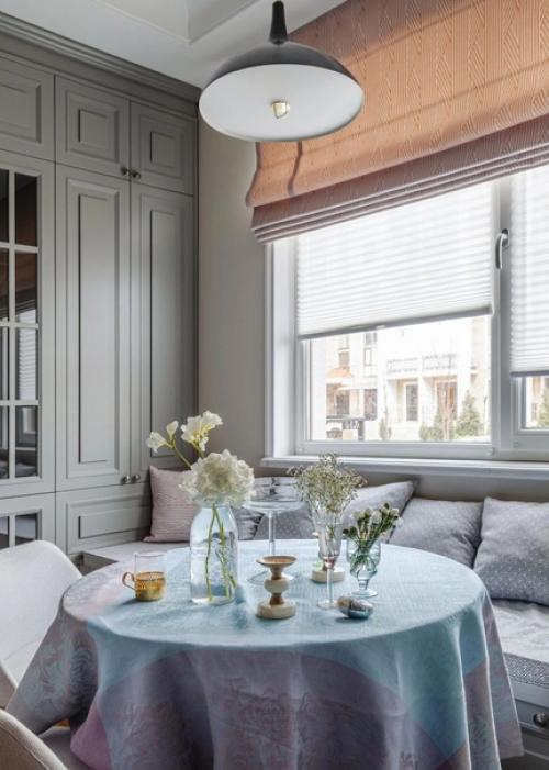 Квартира выглядит законченным цельным проектом, выдержанном в едином стиле, единой цветовой палитре. 03