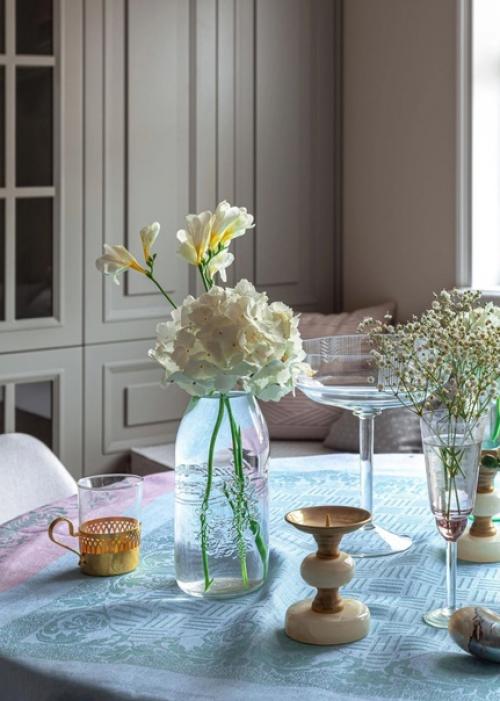 Квартира выглядит законченным цельным проектом, выдержанном в едином стиле, единой цветовой палитре. 04