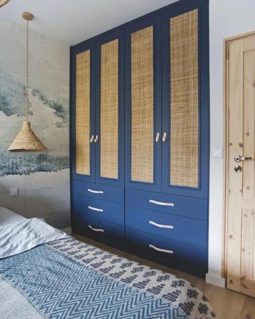 Здесь ключевую роль в интерьере сыграл именно синий - глубокий, спокойный, сдержанный. 04