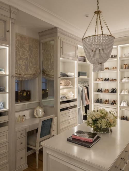 Этот интерьер - не просто красиво оформленное пространство, а ответственное продолжение истории. 02