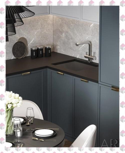 Угловой кухонный гарнитур, благодаря чему удалось разместить всю необходимую технику. 01